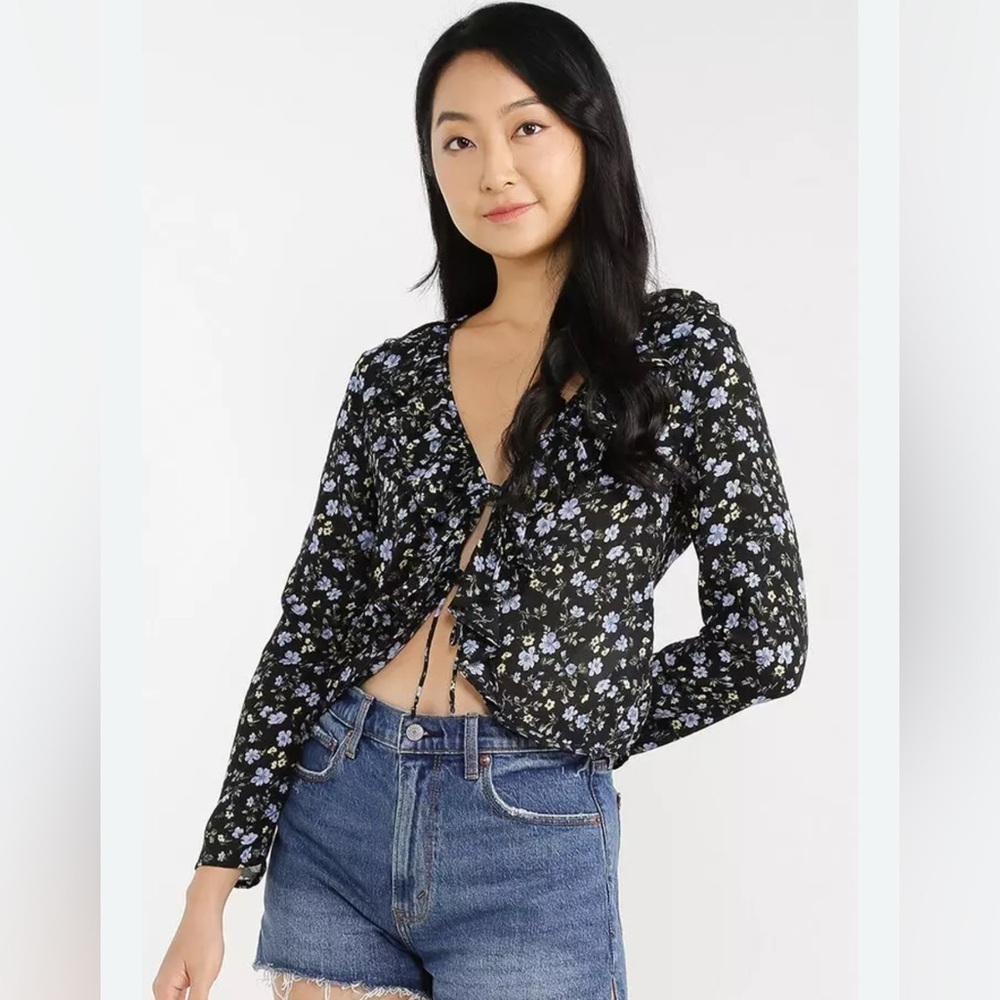 Abercrombie ruffle front cropped floral blouse size small